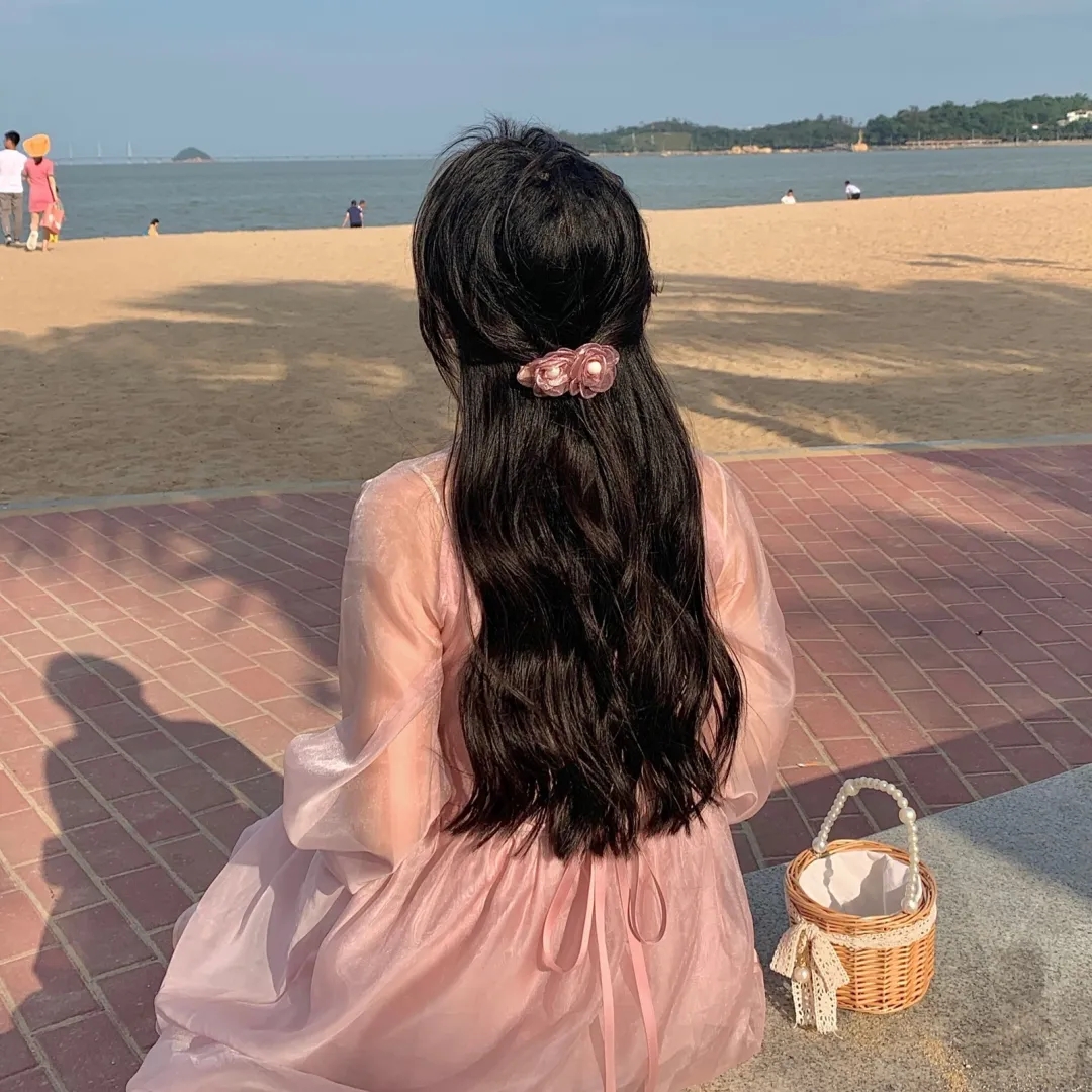 当年不肯嫁春风无端却被秋风误